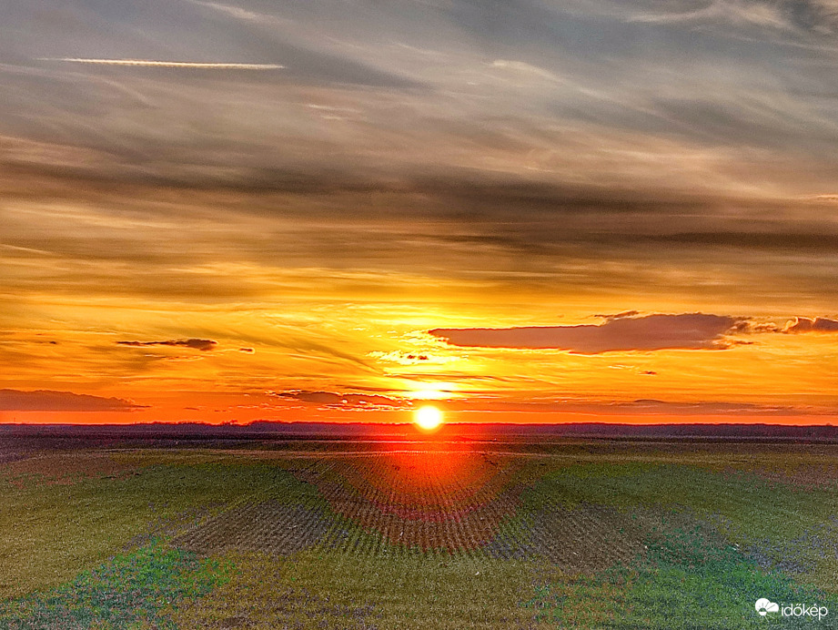 Mai napunk utolsó sugarai