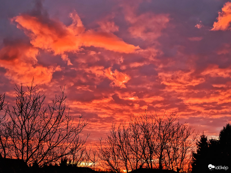 Káprázatos újévi alkonyat