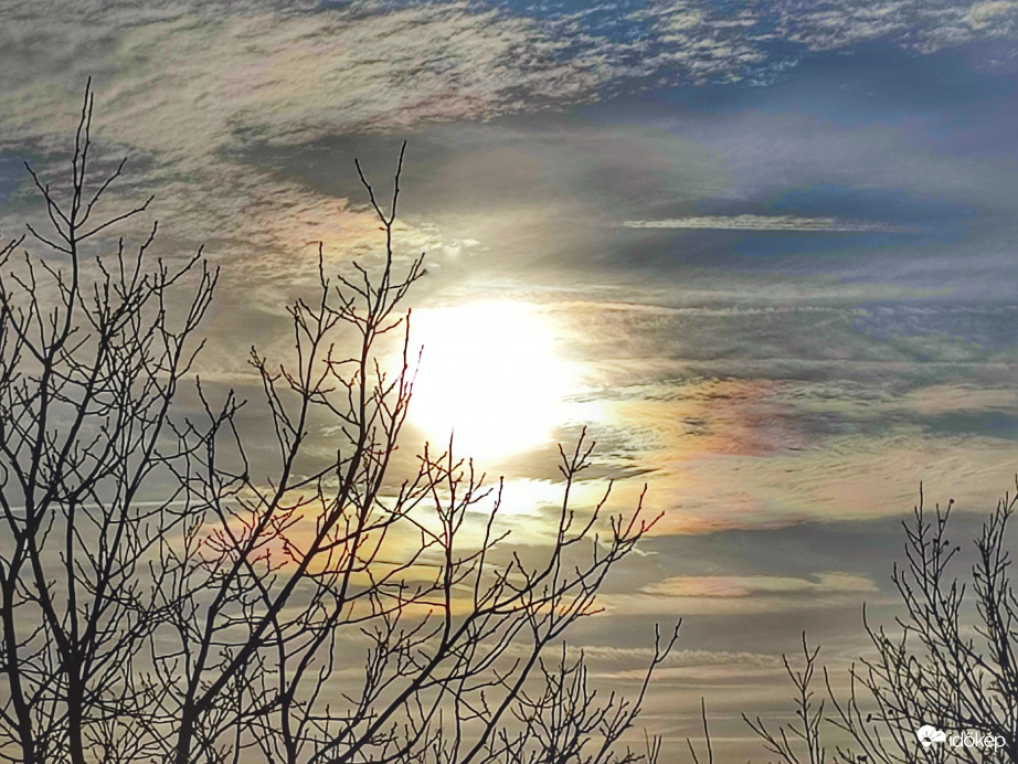 Irizálás a nap körül