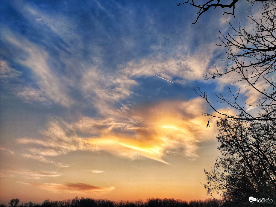 Fátyol napnyugta idején