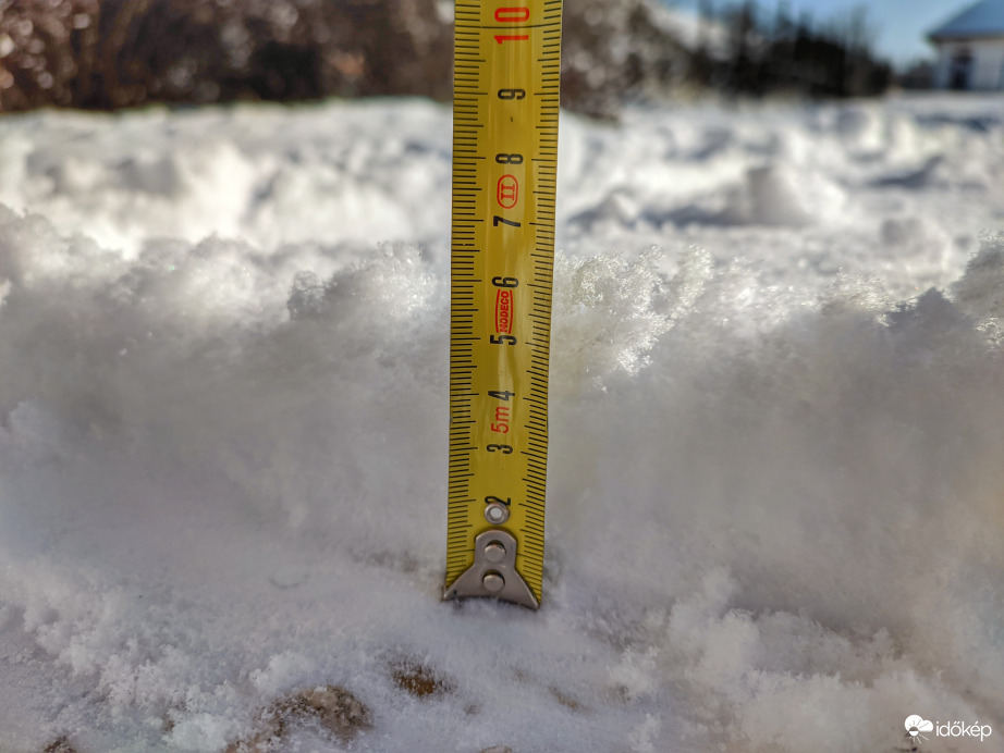 5-6 cm hó hullott le