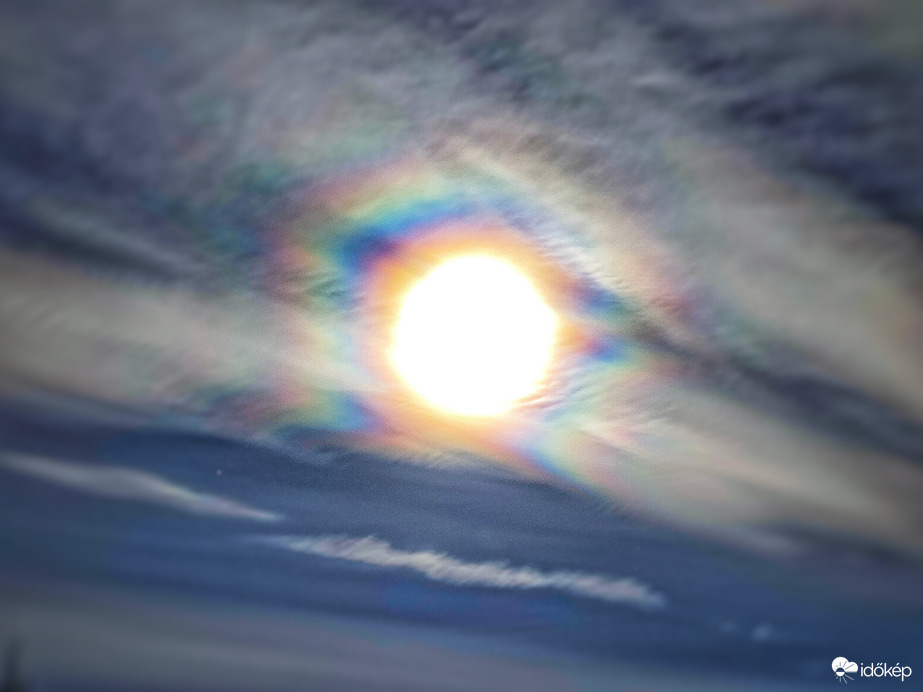 Koszorú a lencsefelhőn