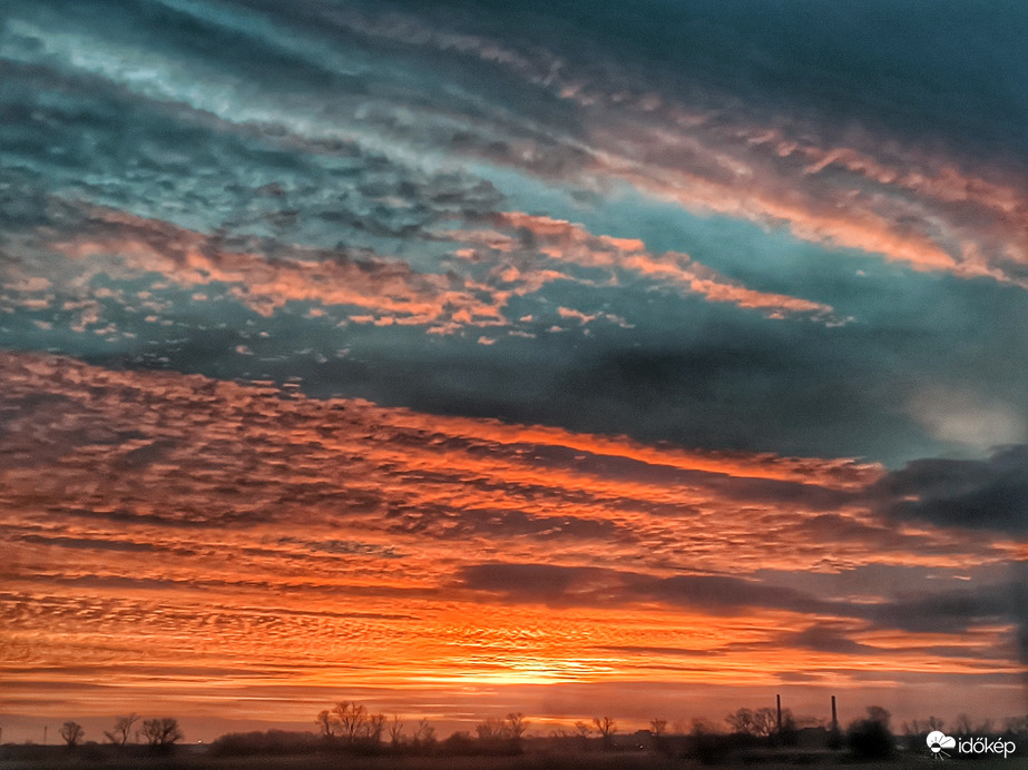 Napkelte előtti parázslás