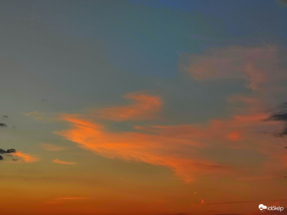 Estébe úszó fátyol