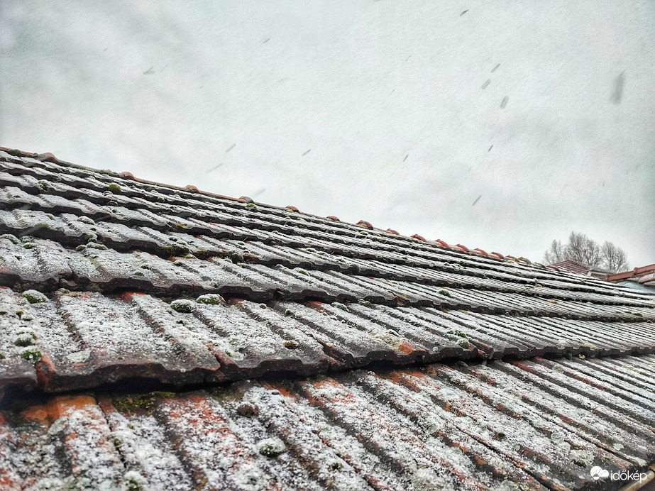 A tetők már havasak