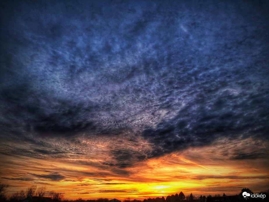 Színpárbajos naplemente