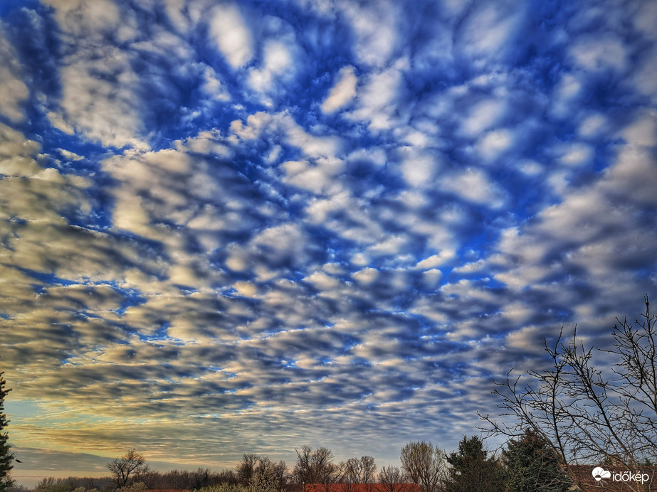 Egyre sűrűsödik a helyzet