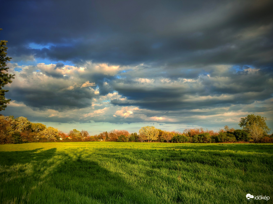 Gomolyos kontrasztok estefelé
