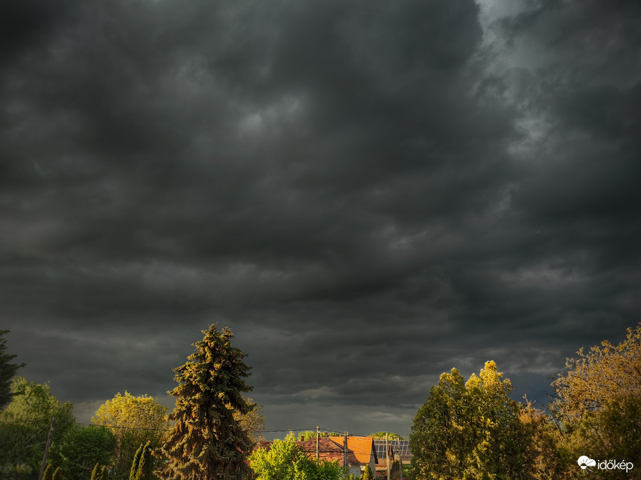 Napfény a zápor előtt