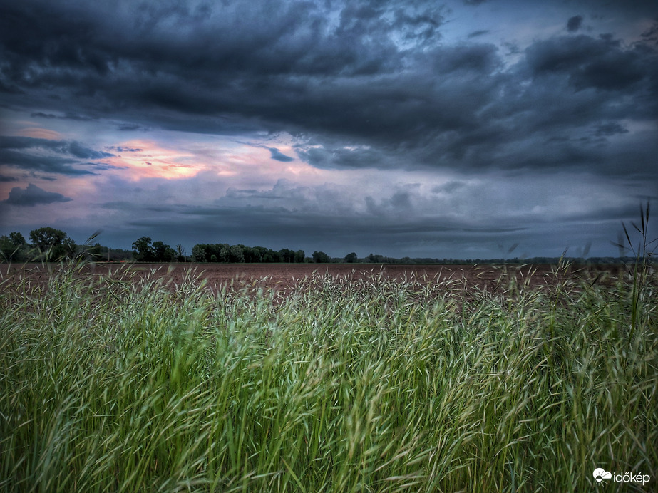 Távoli dörrenések okozója