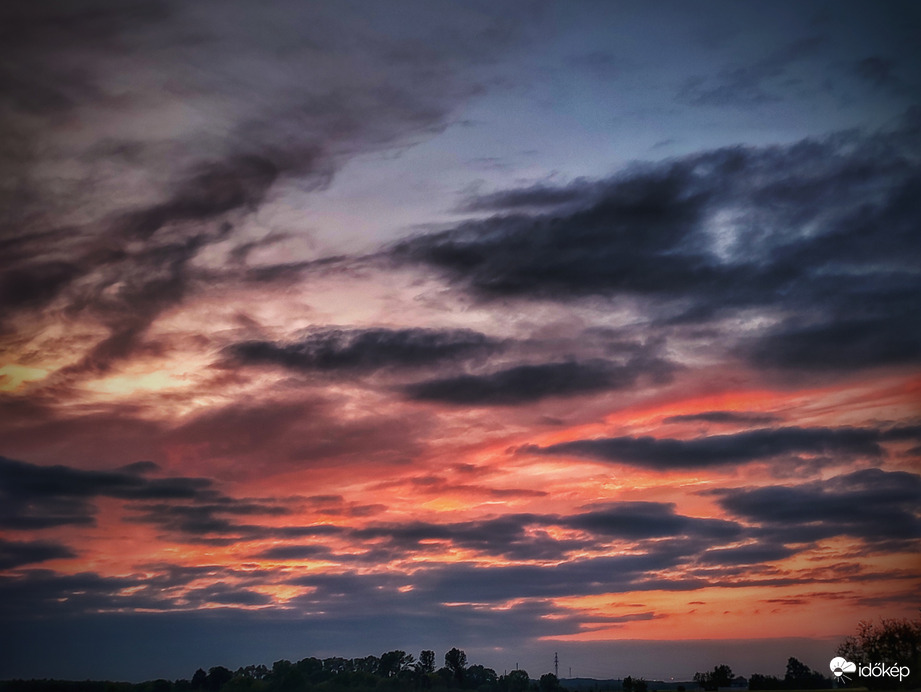 Bujkáló és előtörő színek alkonya