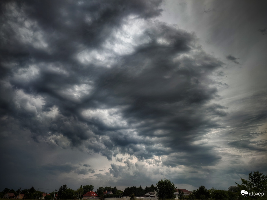 Kifutó front érkezése