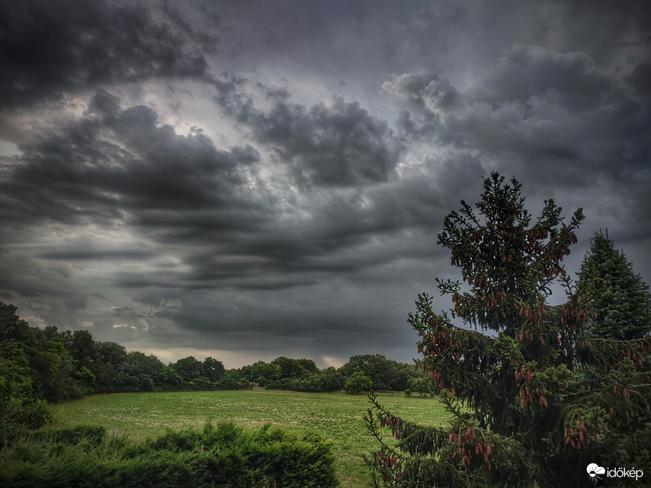 Záporos, zivataros érkezés