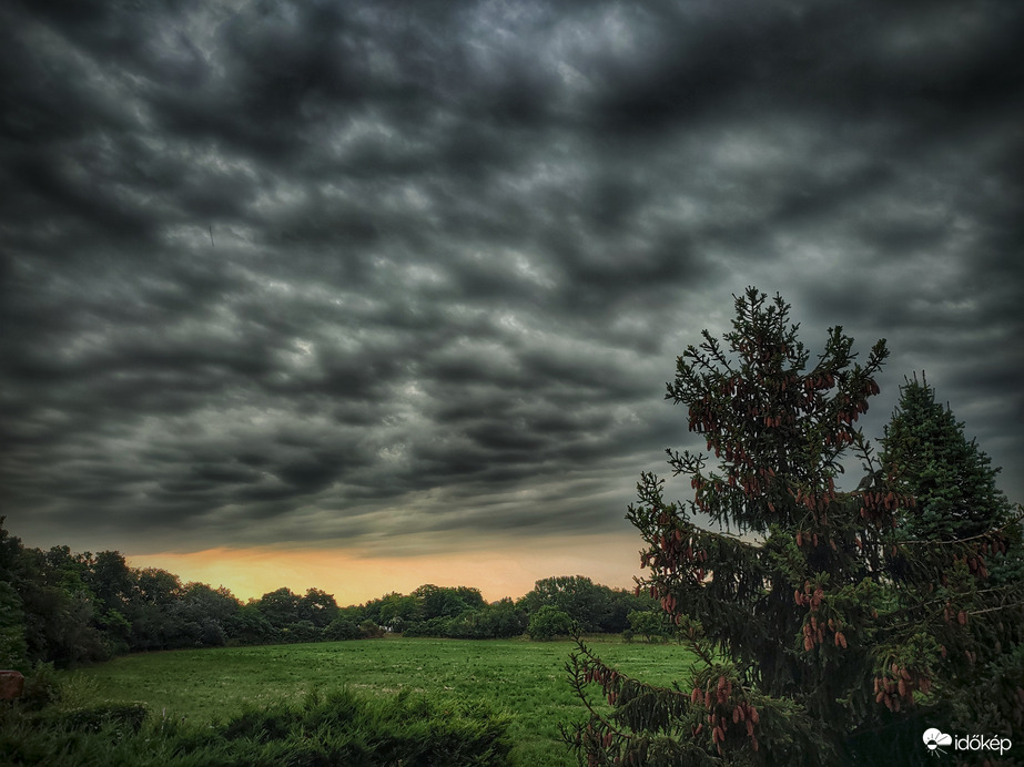 Régen látott viharrendszer érkezése előtt 
