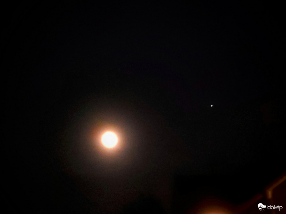 Holdkoszorús együttállás a Jupiterrel