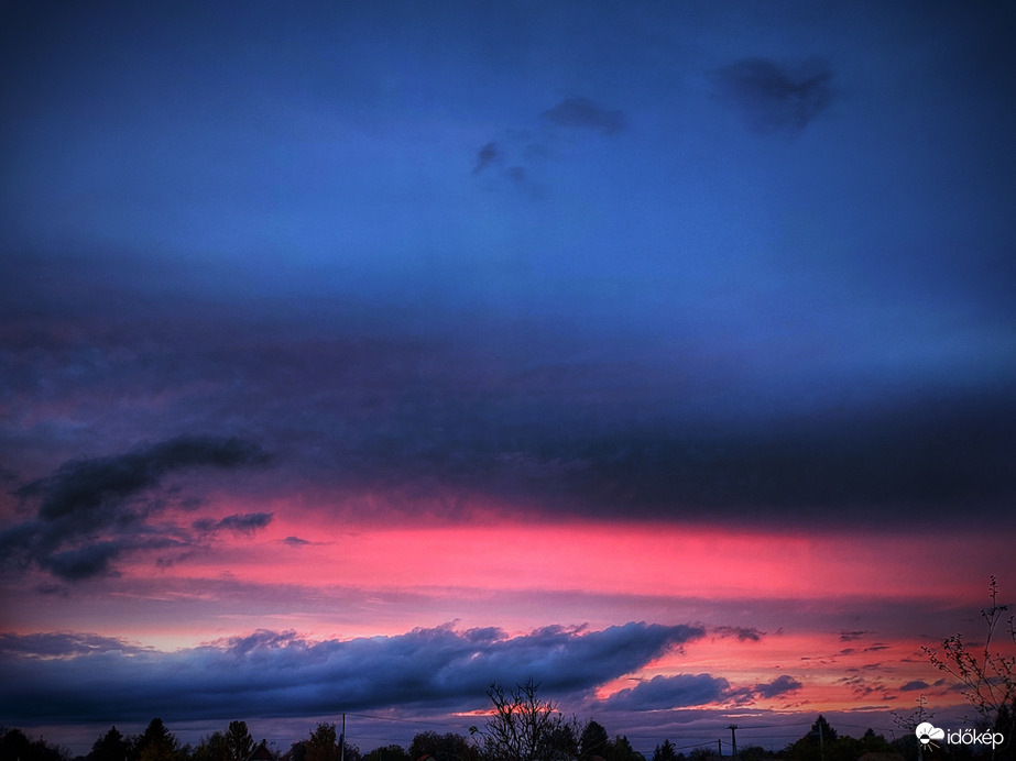 Pinkben úszott az alkonyat