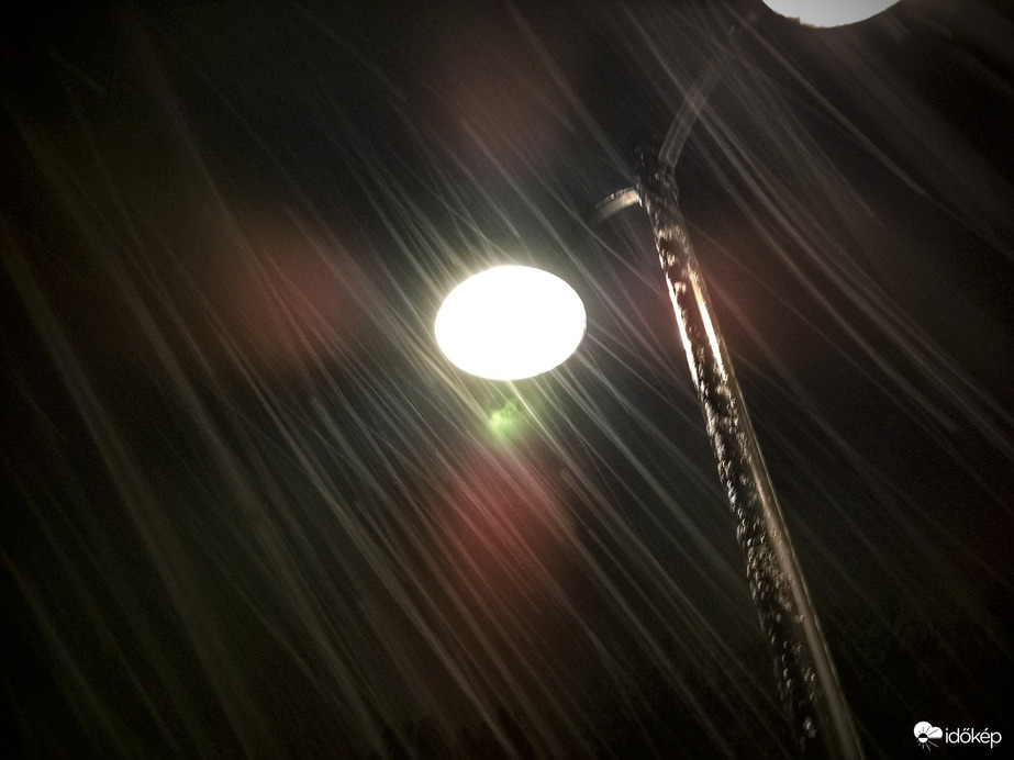 Óriás pelyhes havazás kezdődött