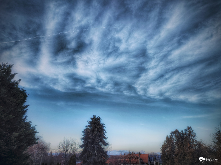 Újévi fátyolhatár