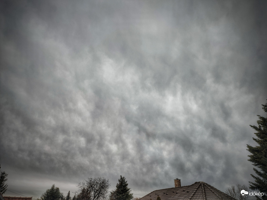 Lassacskán elered az eső