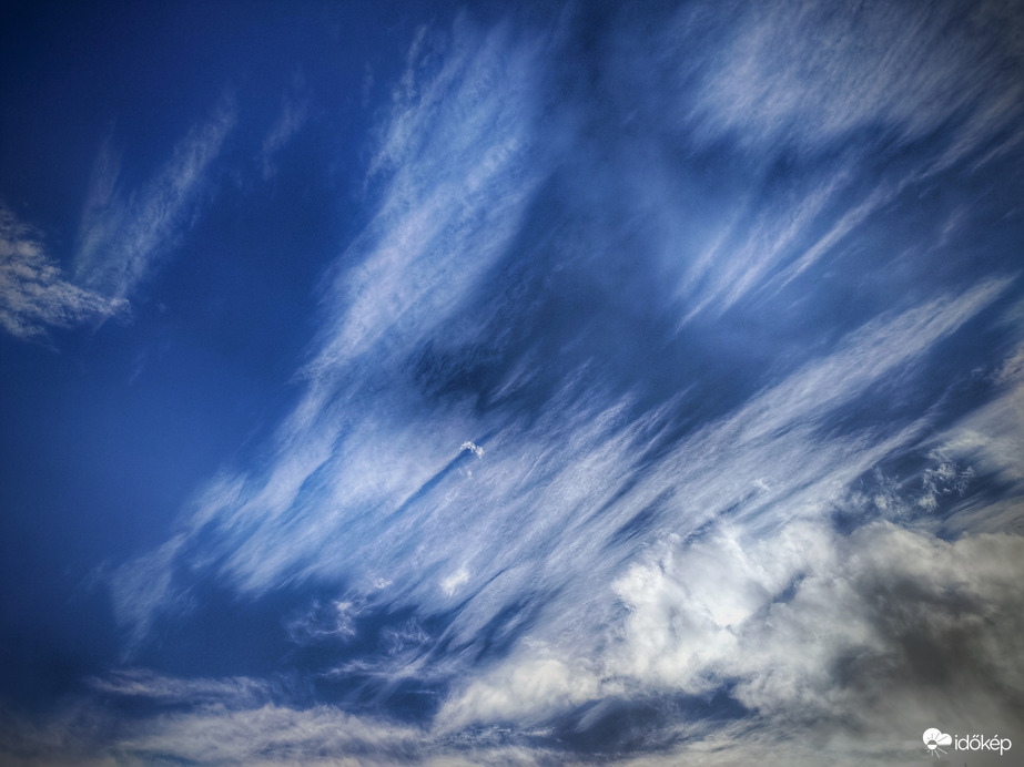 Felhővarázs a gyenge zápor után