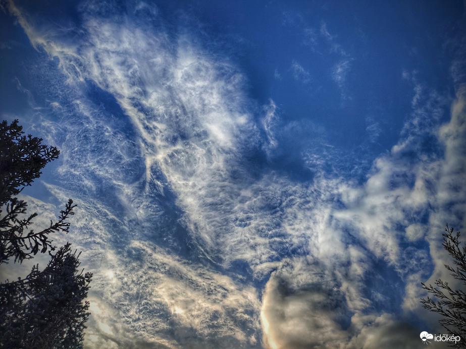 Pompás felhővarázzsal indul a hét