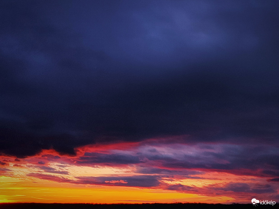Színekben fürdőző felhők