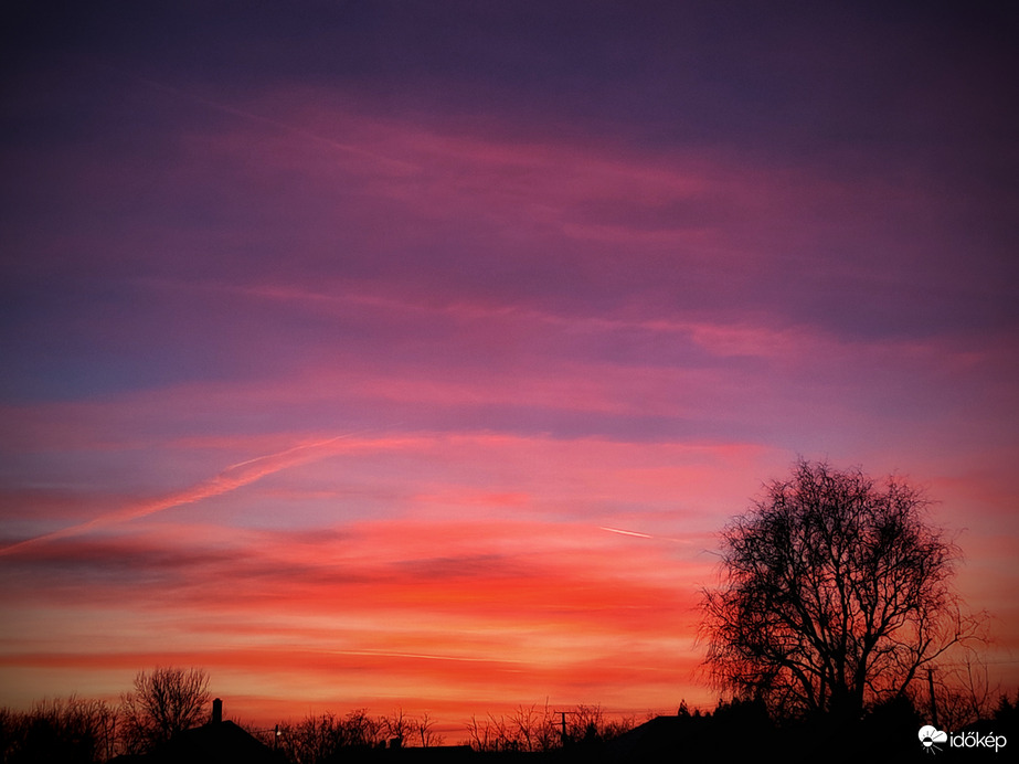 Színpompás alkonyat