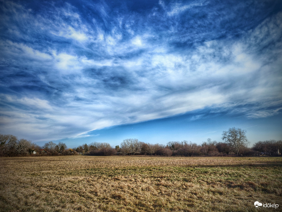 Délutáni fátyolsáv átutazóban