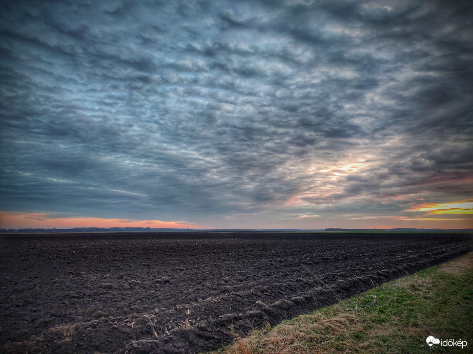 Felhők sodrásában