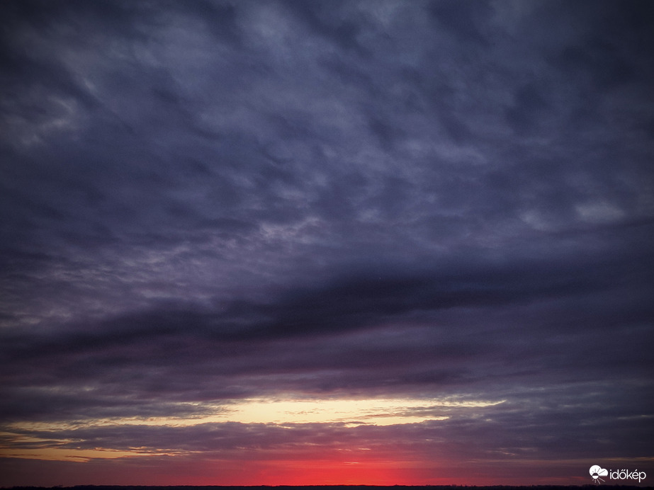 Naplemente pillanatában