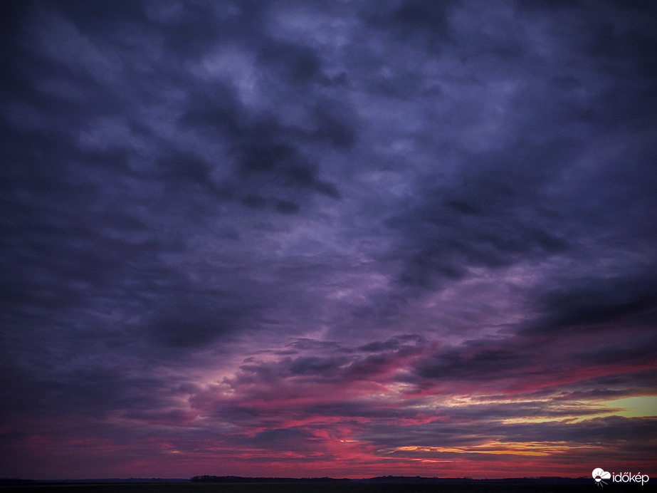 Búcsúzó alkonyati színek