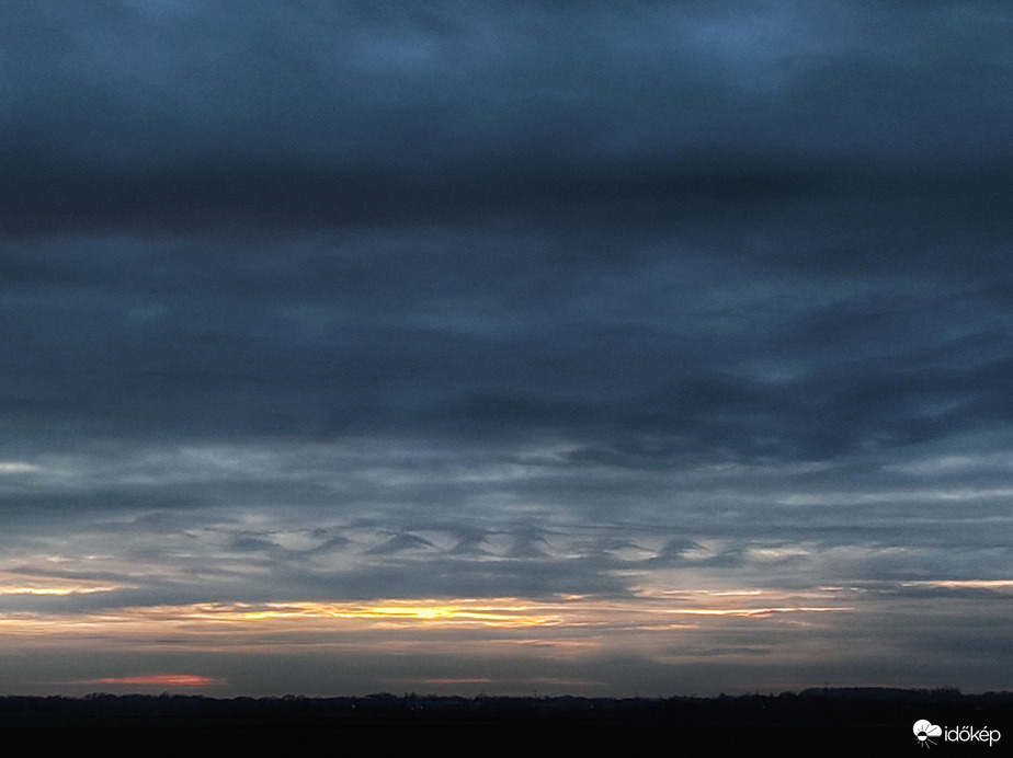 Kelvin-Helmholtz felhőkkel búcsúzott a nap