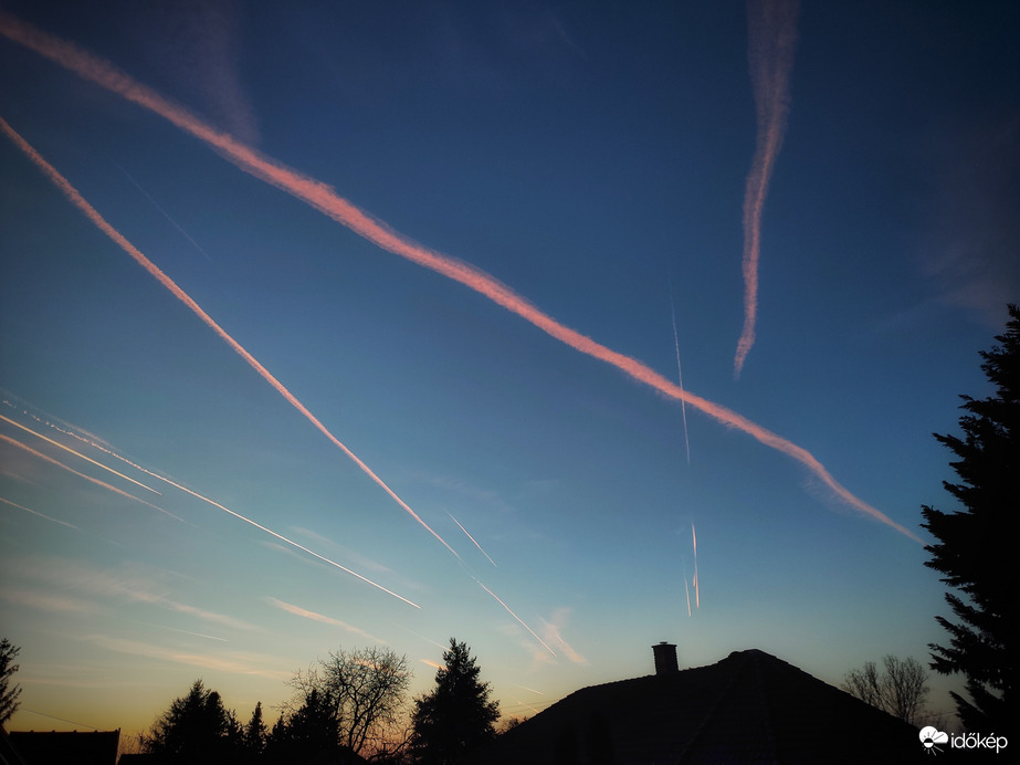 Csíkozás naplemente idején