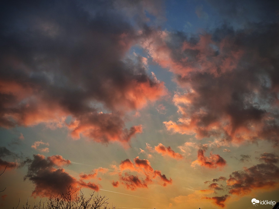 Mesés színekkel búcsúzik a hét