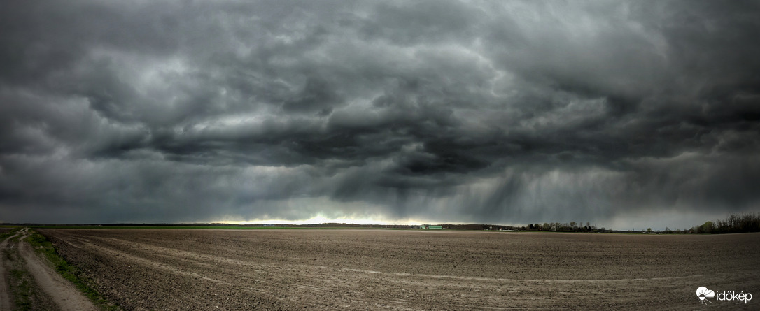 Panoráma az érkező záporsávról