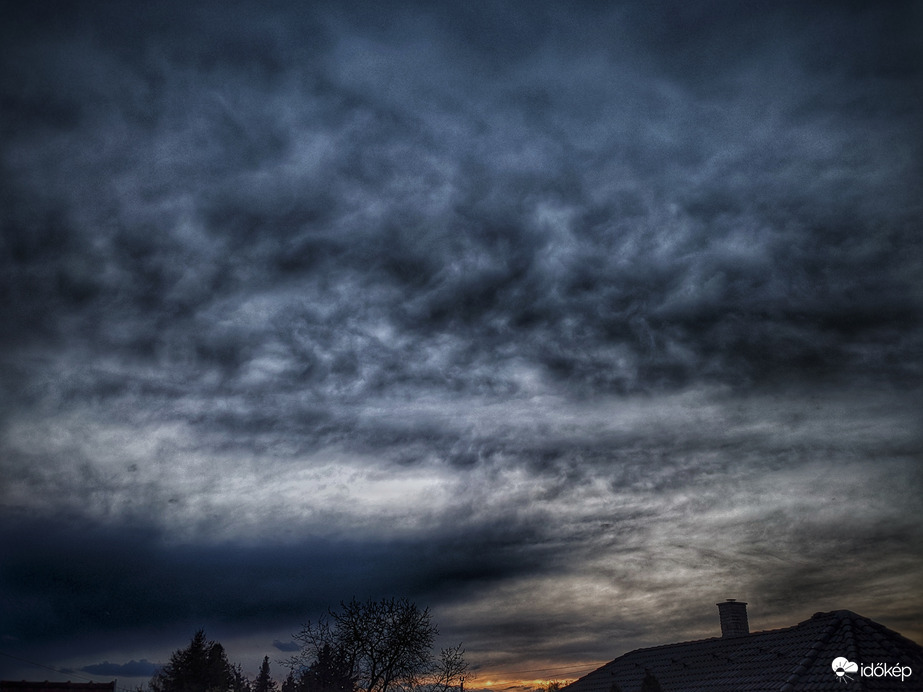 Komor látvánnyal zárult ezen mozgalmas Virágvasárnap