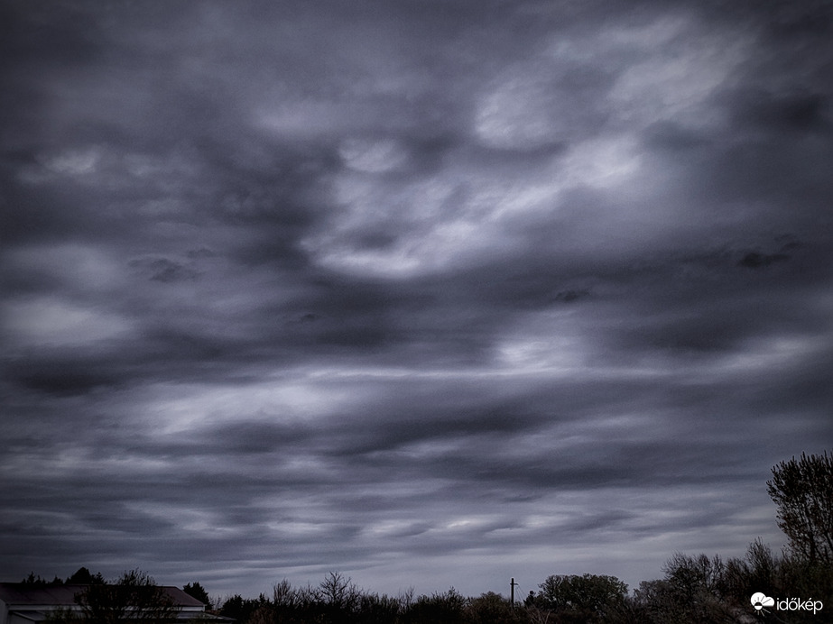 Hullámok a borúban