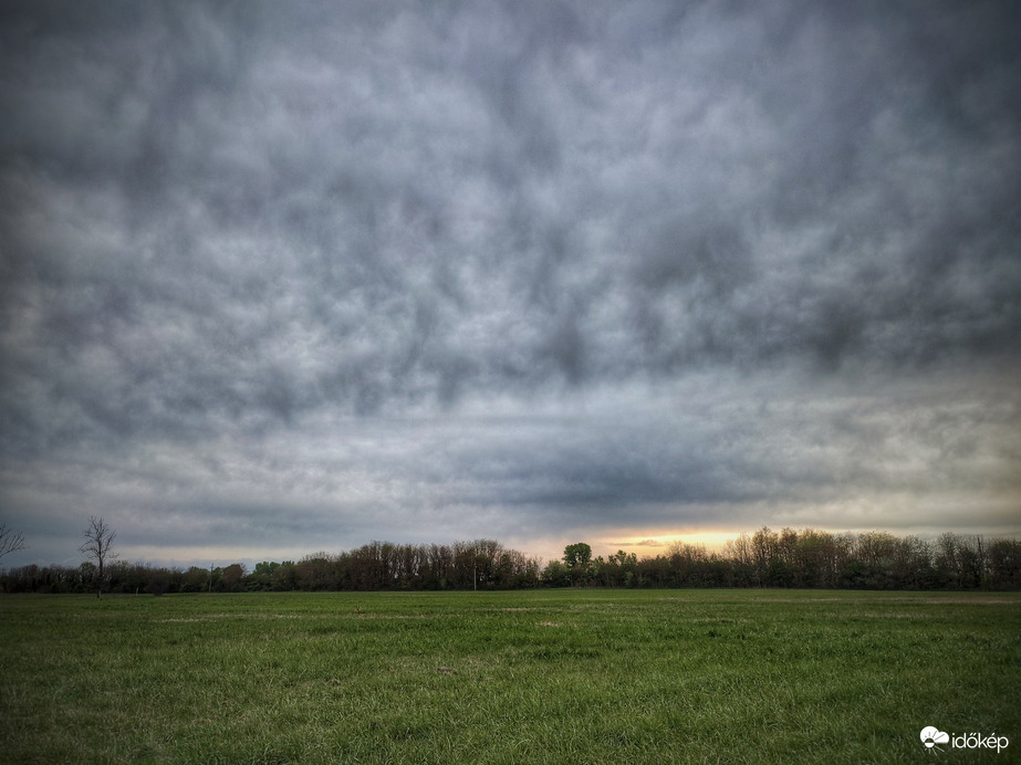 Bepárolgó csapadék adta felhővarázs