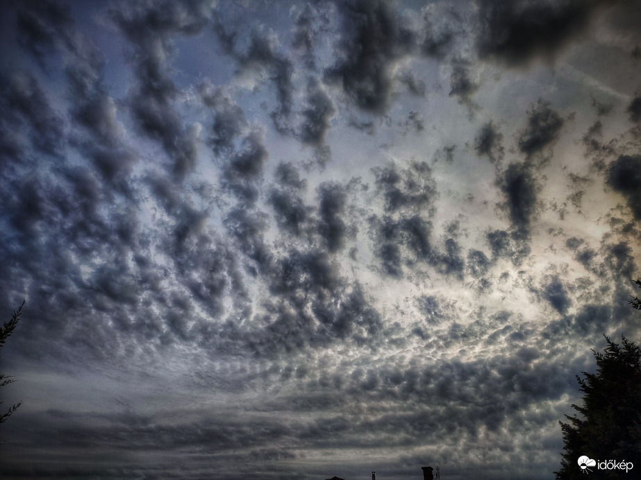 Tetszetős gomolyok tetszik látványossá a borút