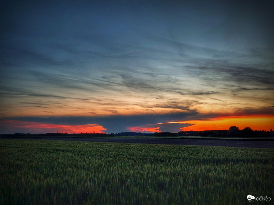 Alkonyati végszó az osztrák zivatarok üllőivel