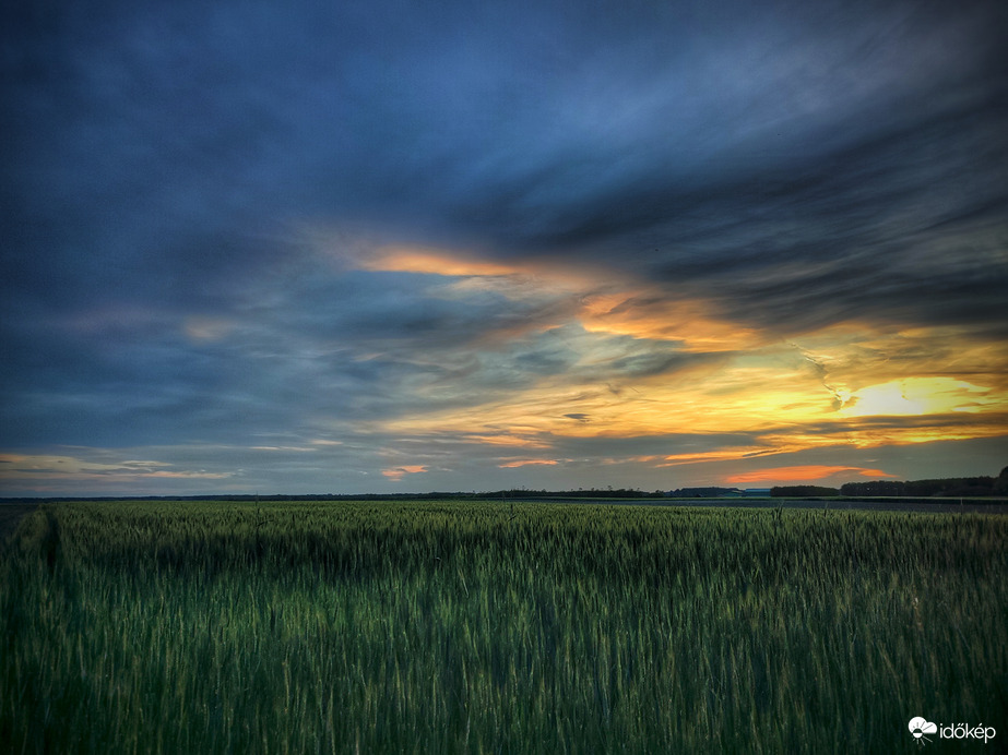 Esti színösszeállítás a határról