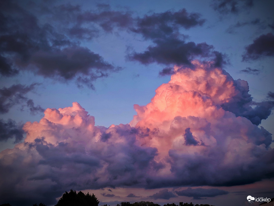 Naplementi megvilágításban