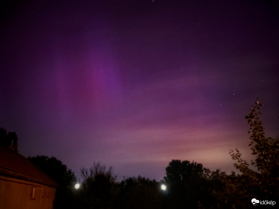 Fátylakon áttűnő sarki fény