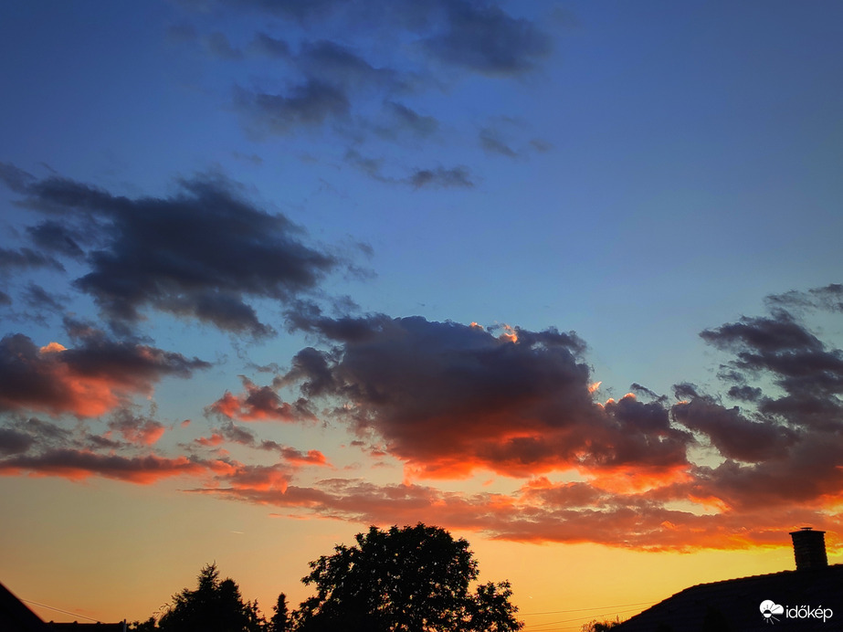 Egy kis naplementi gomolyos színvarázs