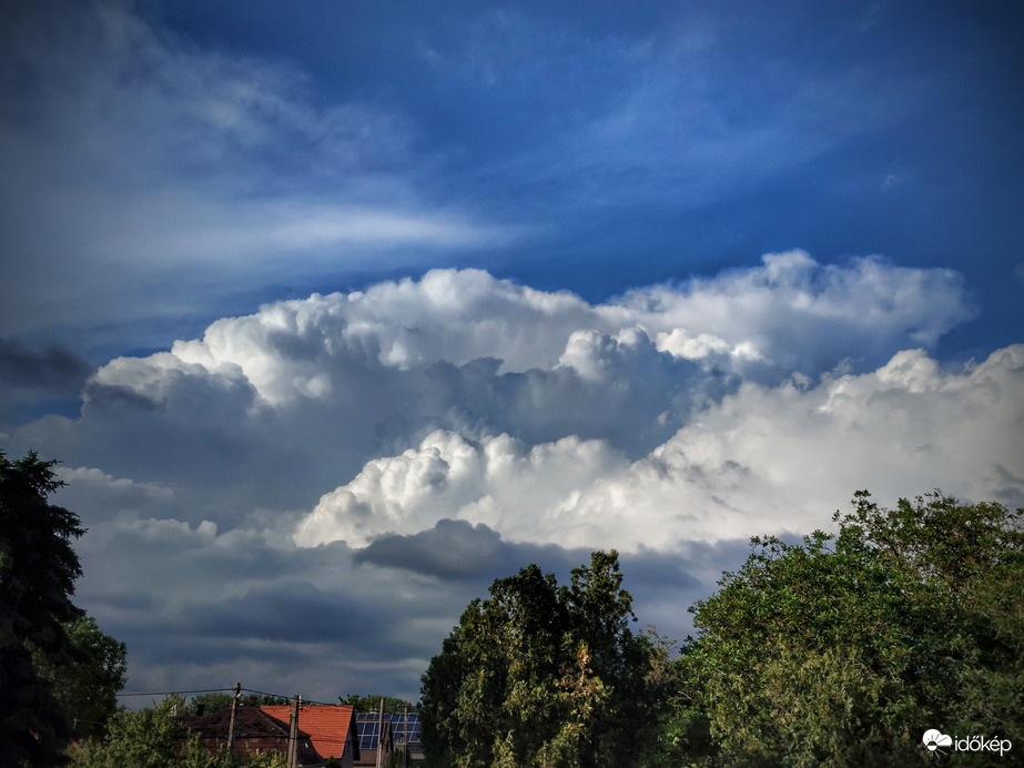 Így fest a budapesti szupercella hátoldala