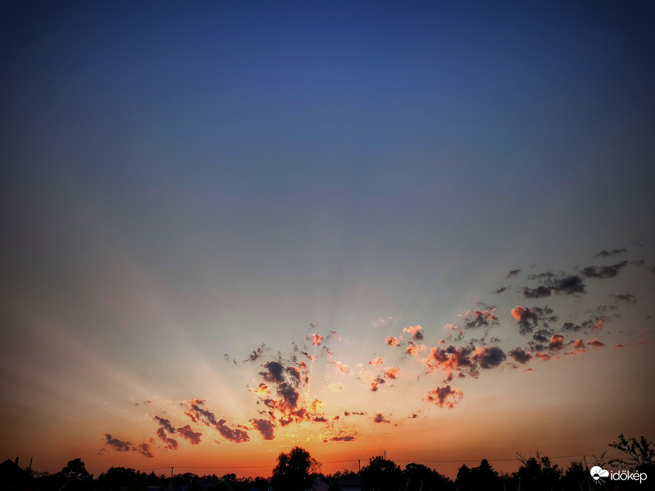 Tyndall-sugaras napbúcsú