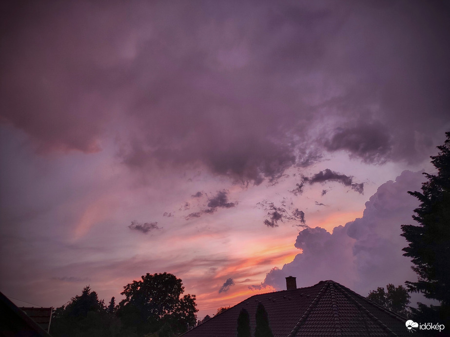 Alkonyat a szupercella széléről