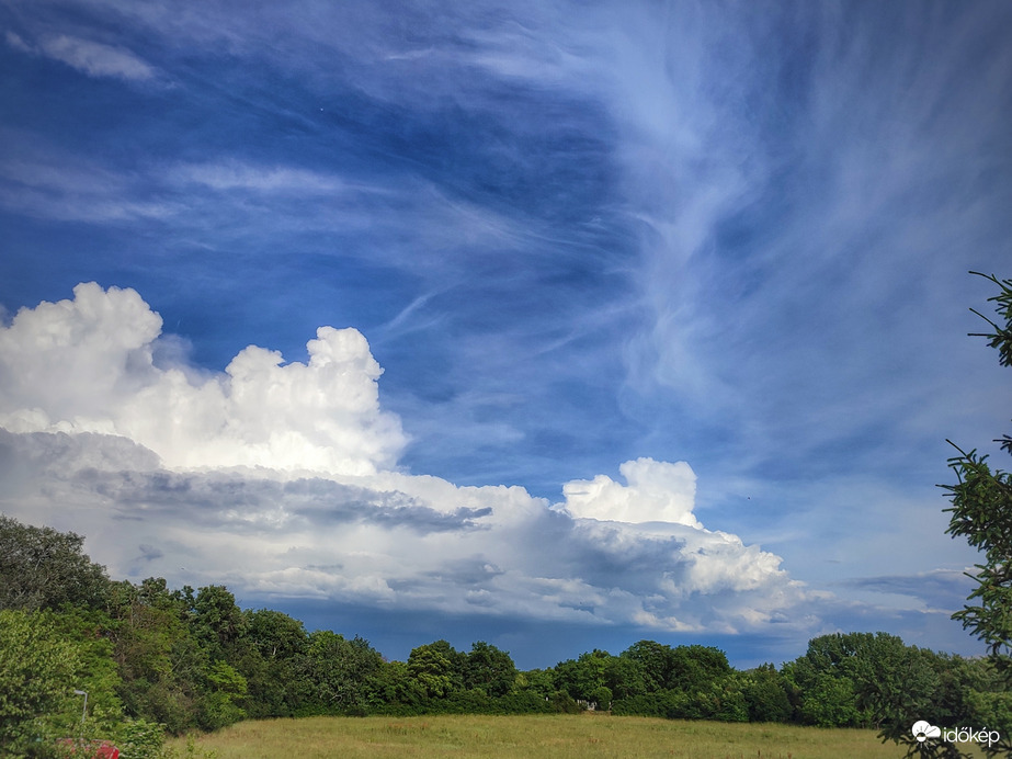 Közben nem is olyan távol beindultak az események