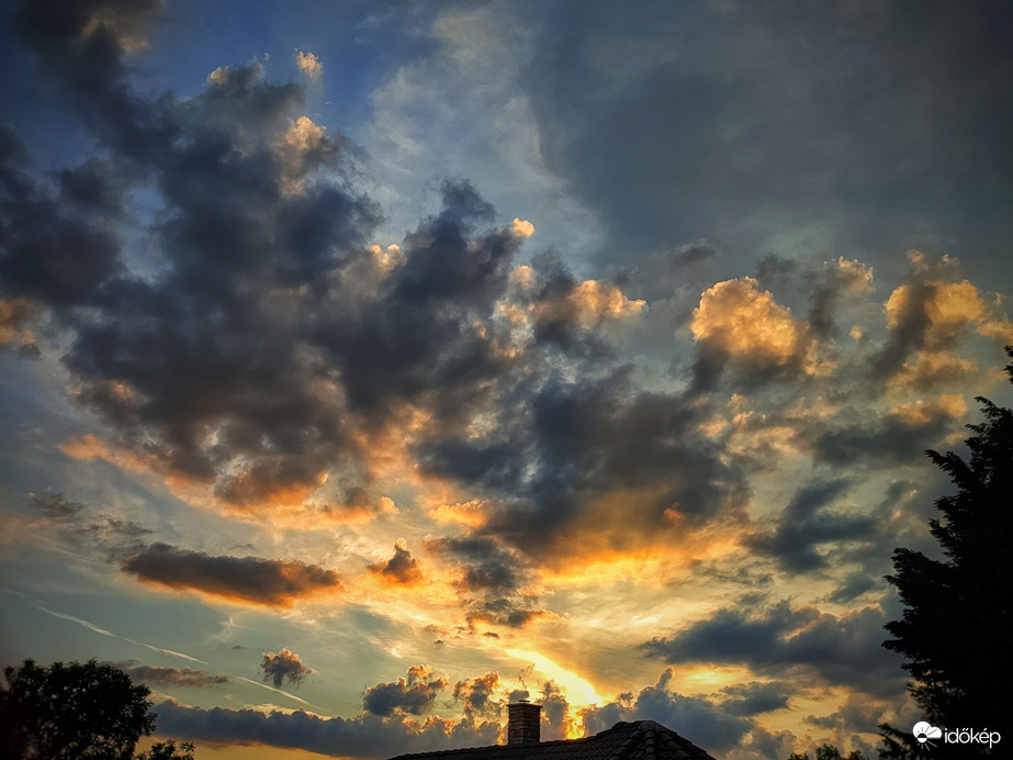 Mai naplemente színezete