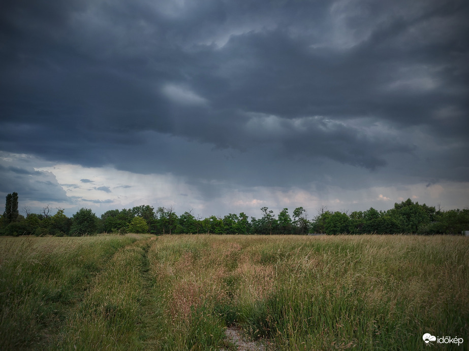 Bőrig áztató zivatarunk érkezése